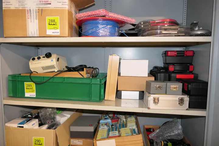 Fachinhalt Präzisionsoptik- und Spektroskopie-Equipment